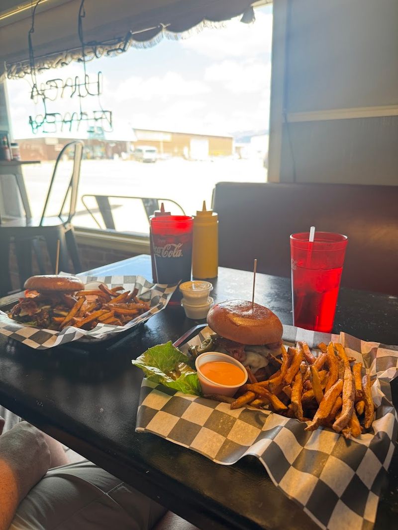 What Hundreds Of Visitors Actually Say About Eating Here