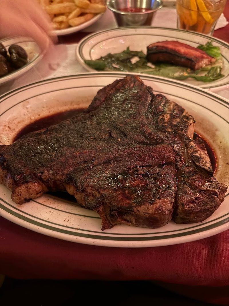 A 1,800-Degree Broiler Builds The Signature Crust