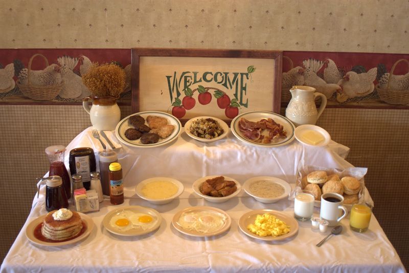 This Tennessee Drive Ends At A Table Built For Sharing