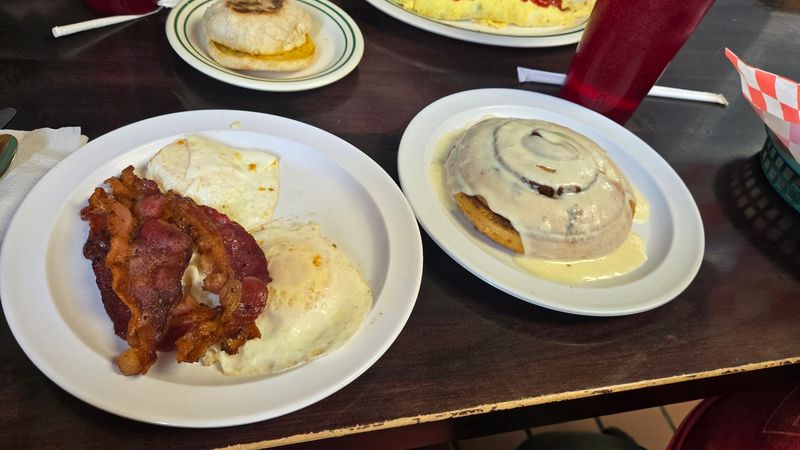 Breakfast Plates Until Close Keep Everyone Happy