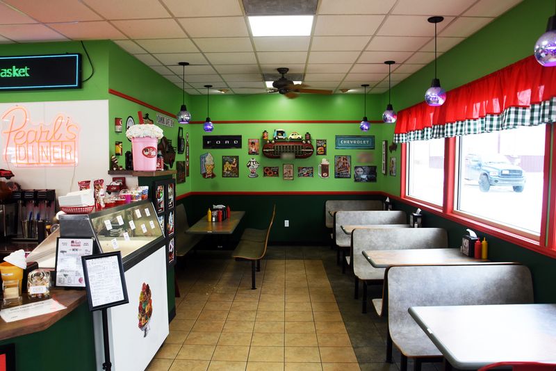 Pearl's Diner, Guttenberg