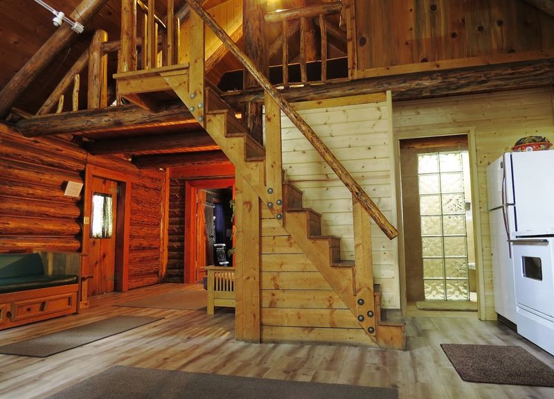 Where Oregon Mountain Air Meets Cabin-Country Calm