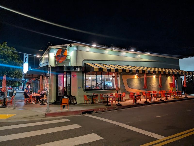 A Diner That Rewrote The Rules Of Los Angeles Late Nights