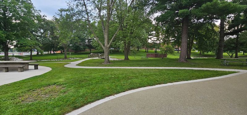 Overhead Bridge Park: Green Space Worth More Than a Glance