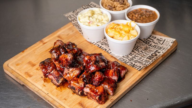 A Starkville BBQ Counter Built Around Smoke, Timing, And Patience