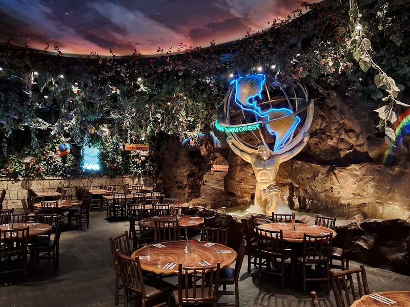 Why This Florida Dinner Becomes A Full Adventure
