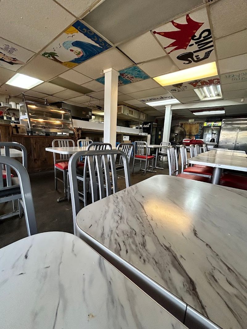 Why King Chicken Fillin' Station Keeps Pulling People Back