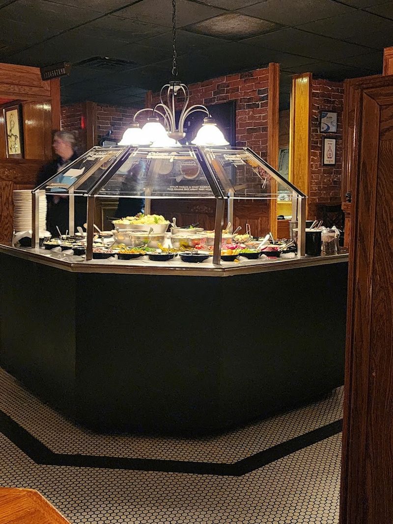 A Supper Club That Still Does Things The Old Way