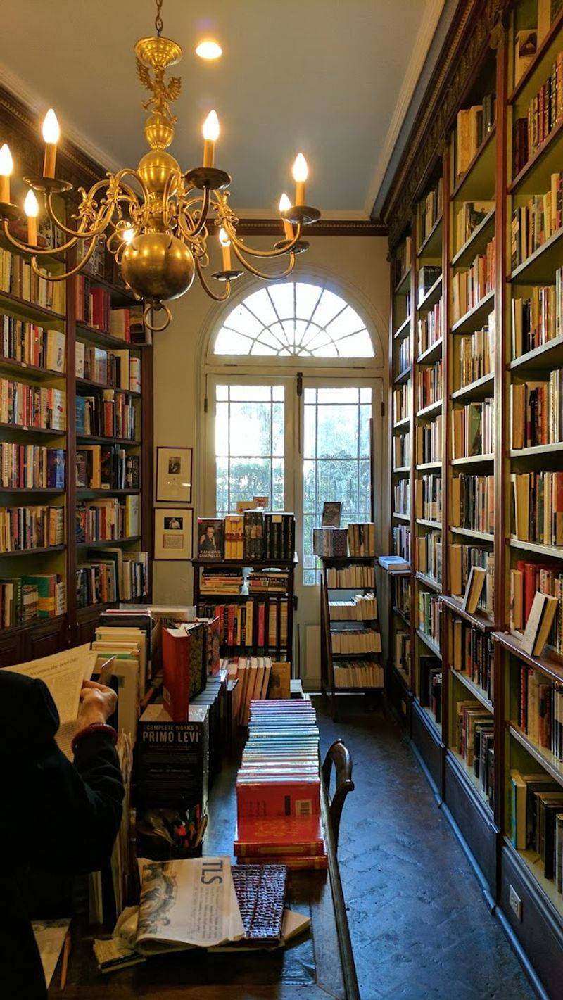 Quiet Intimate Vibe