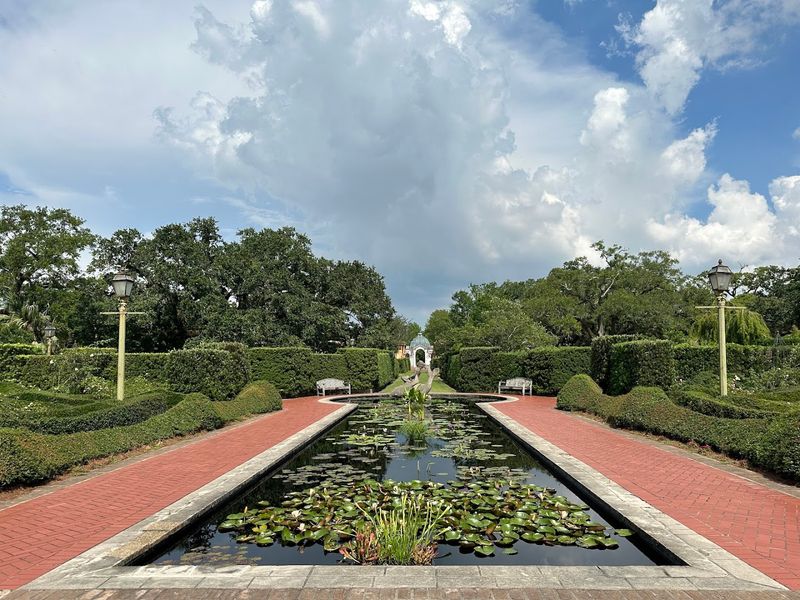 A Peaceful Pace Amidst Art Deco Design
