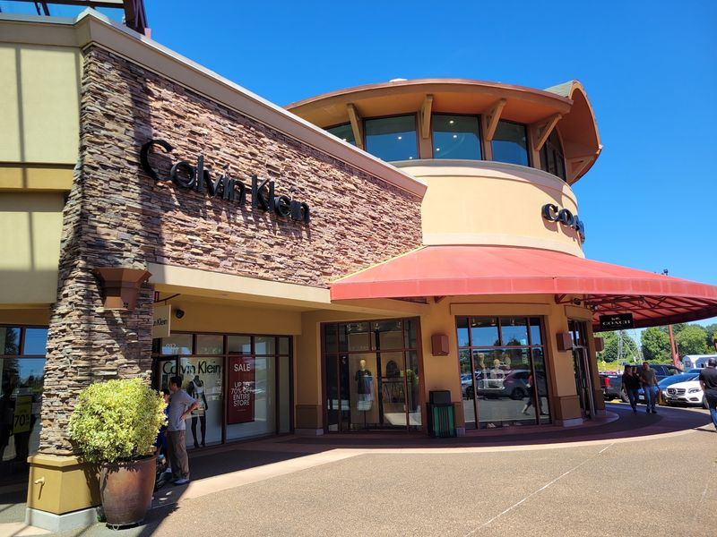 Interstate 5 Turns The Mall Into An Easy Detour