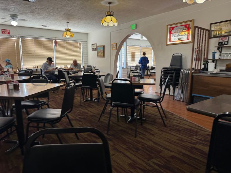 A No-Frills Dining Room With Local Energy