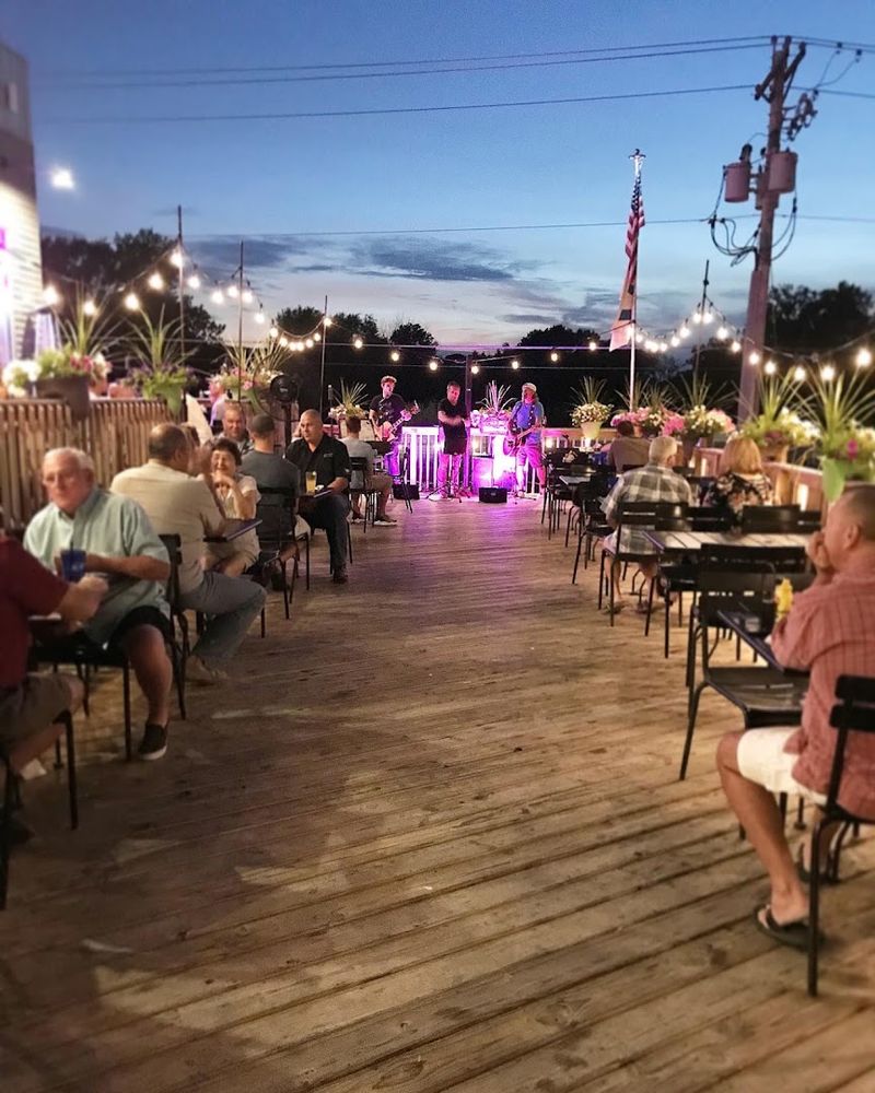 The First Look at Treehouse Pub and Eatery