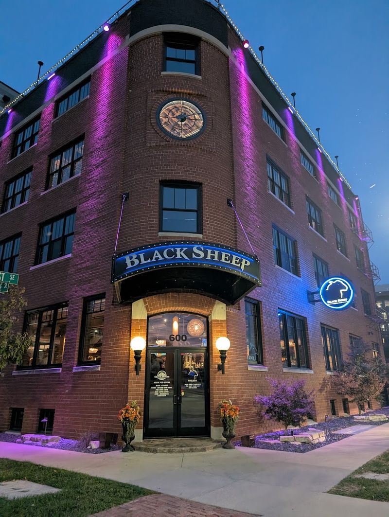 Black Sheep Social Club, Cedar Rapids