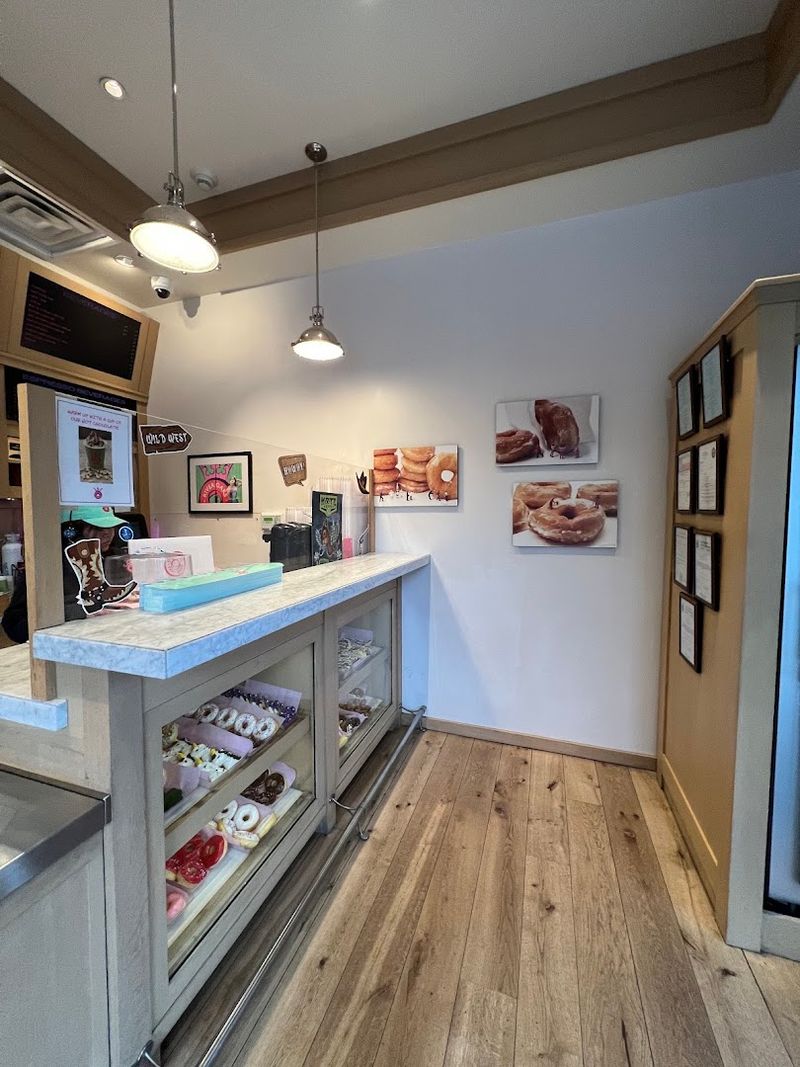 River Oaks Donuts 