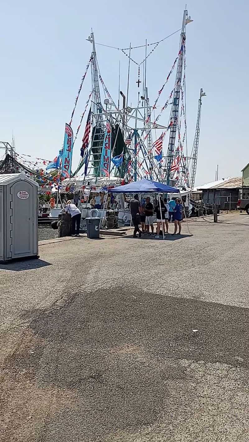 Explore Local Seafood Markets