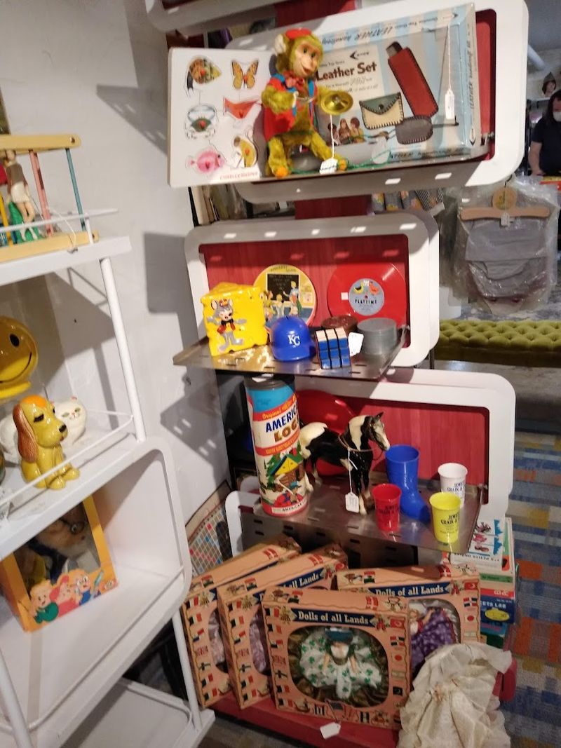 Retro Memorabilia and Pop Culture Finds