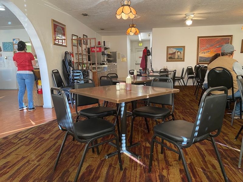A Weekday Spot With Old-School Rhythm