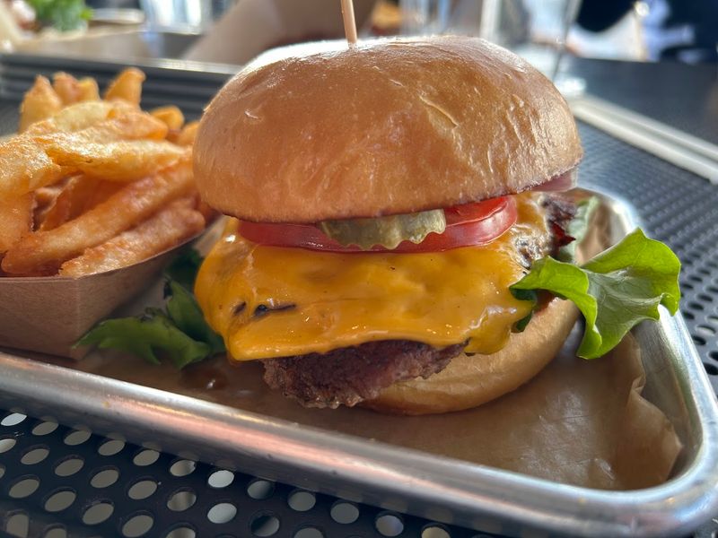 Morty's Cafe, Logan