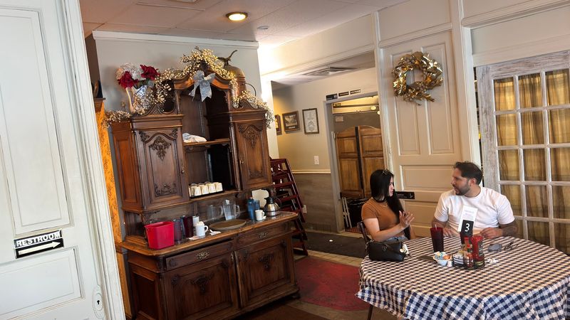 A Dockside Diner With Decades Of Character
