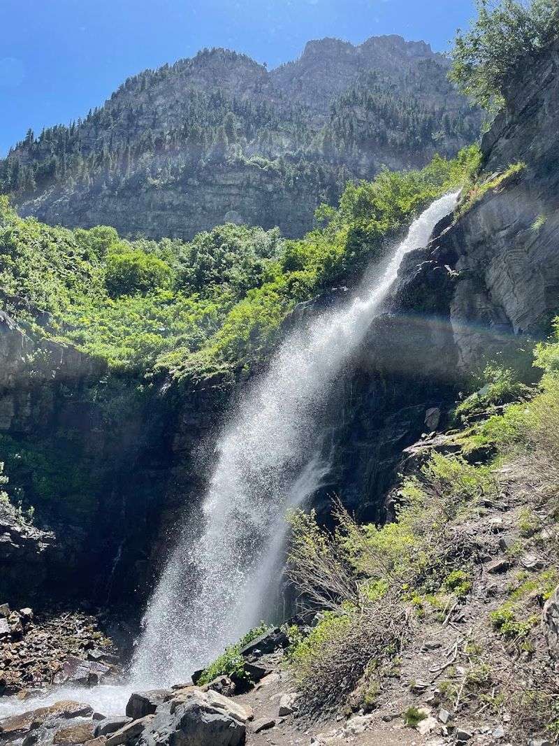 The Lower Falls Reveal: Your First Big Payoff