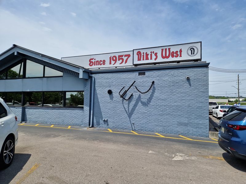 Niki's West