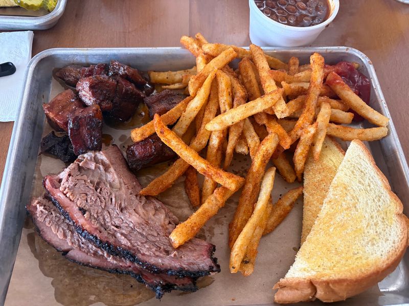 Whatcha Smokin BBQ & Brew, Luther