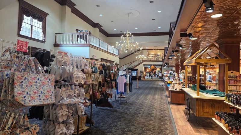 Shopping, Bakery, and Gifts Under One Roof