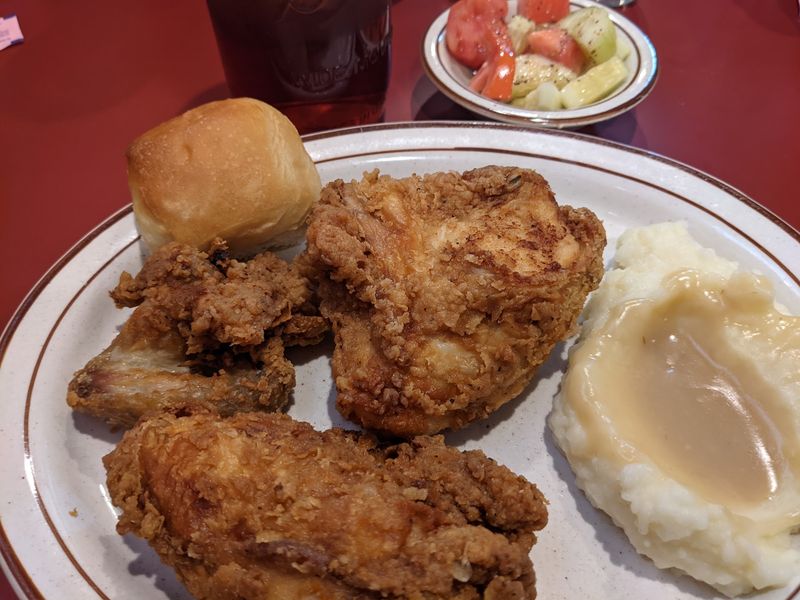 Fried Chicken That Keeps Folks Coming Back