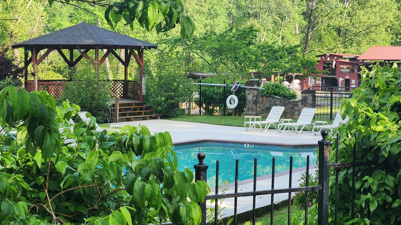 This Dahlonega Retreat Offers A Relaxing Alternative To Busy Vacations