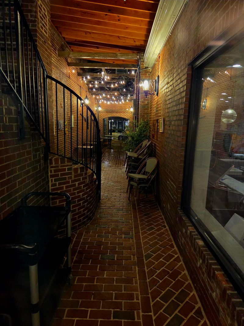Caroline Street Puts Dinner In Walking Distance
