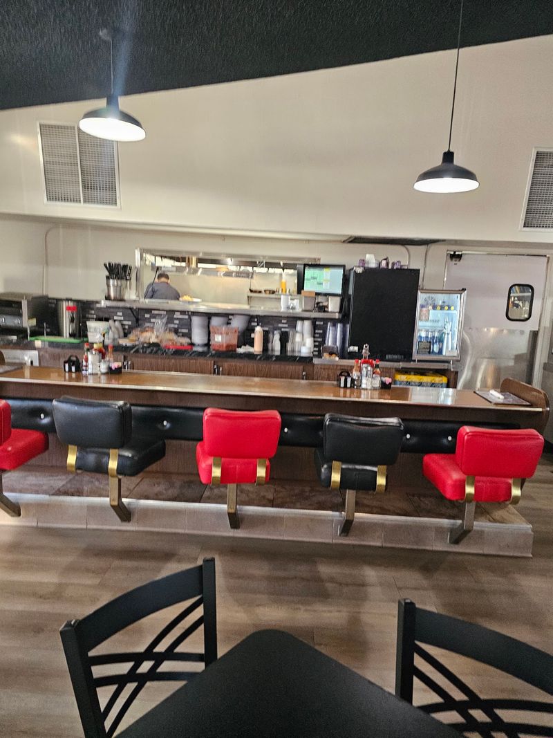 The Warm, Chatty Vibe of a Neighborhood Diner