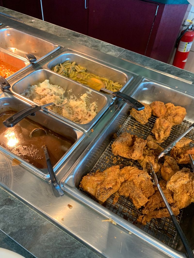 Fried Chicken And BBQ Stay Close To The Center Of The Buffet