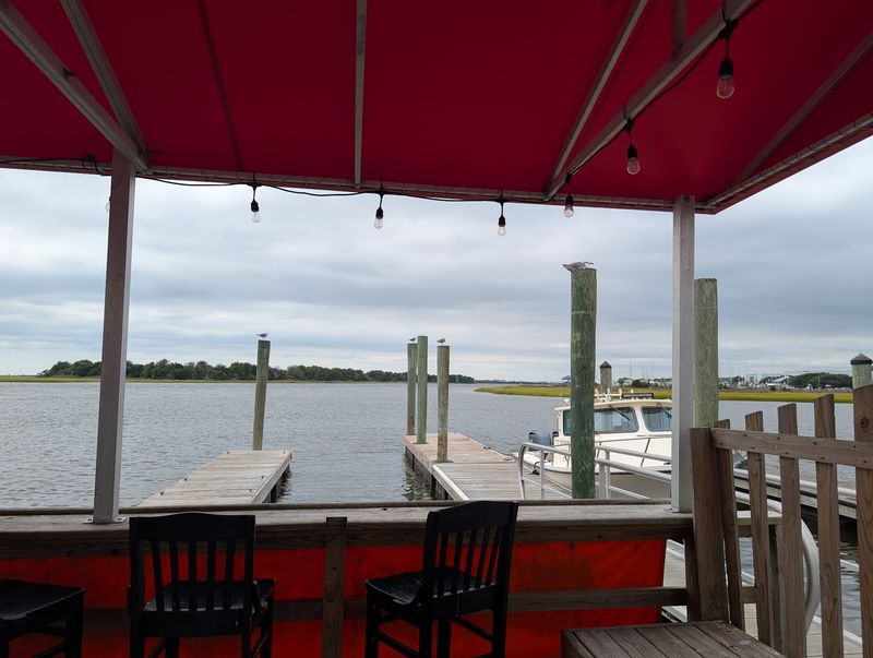 A Waterfront Hut Where the Cape Fear River Rolls By