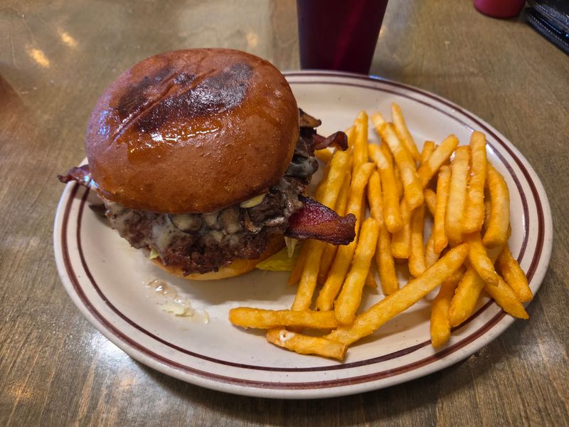 The Cheeseburger Locals Keep Ordering