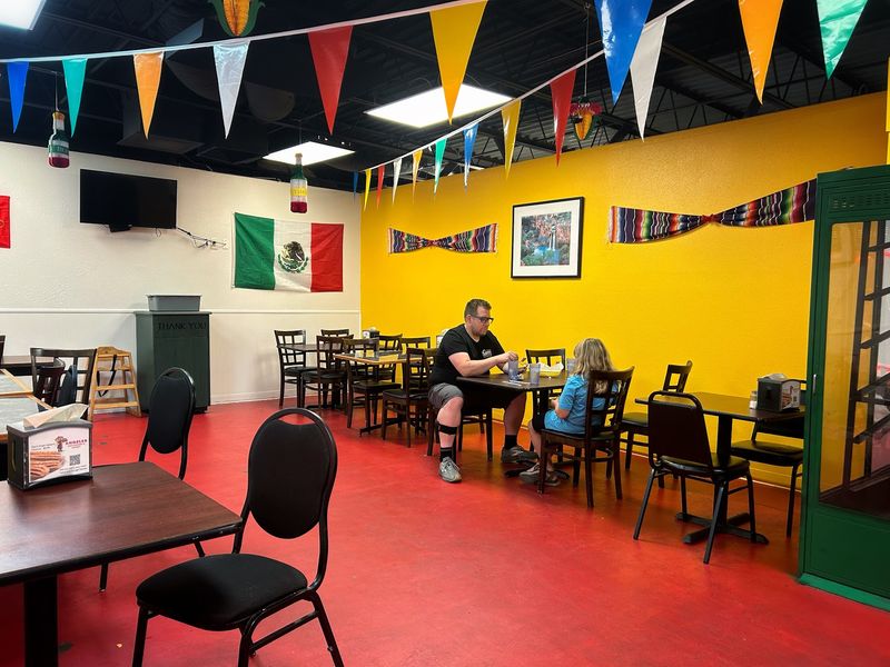 Angeles Panaderia Mexican Restaurant & Bakery, Lawrence