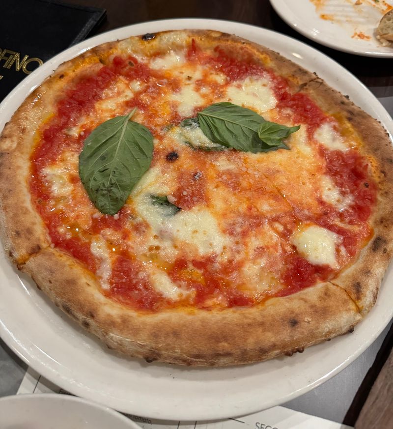 Neapolitan-Style Pizza Brings The Heat