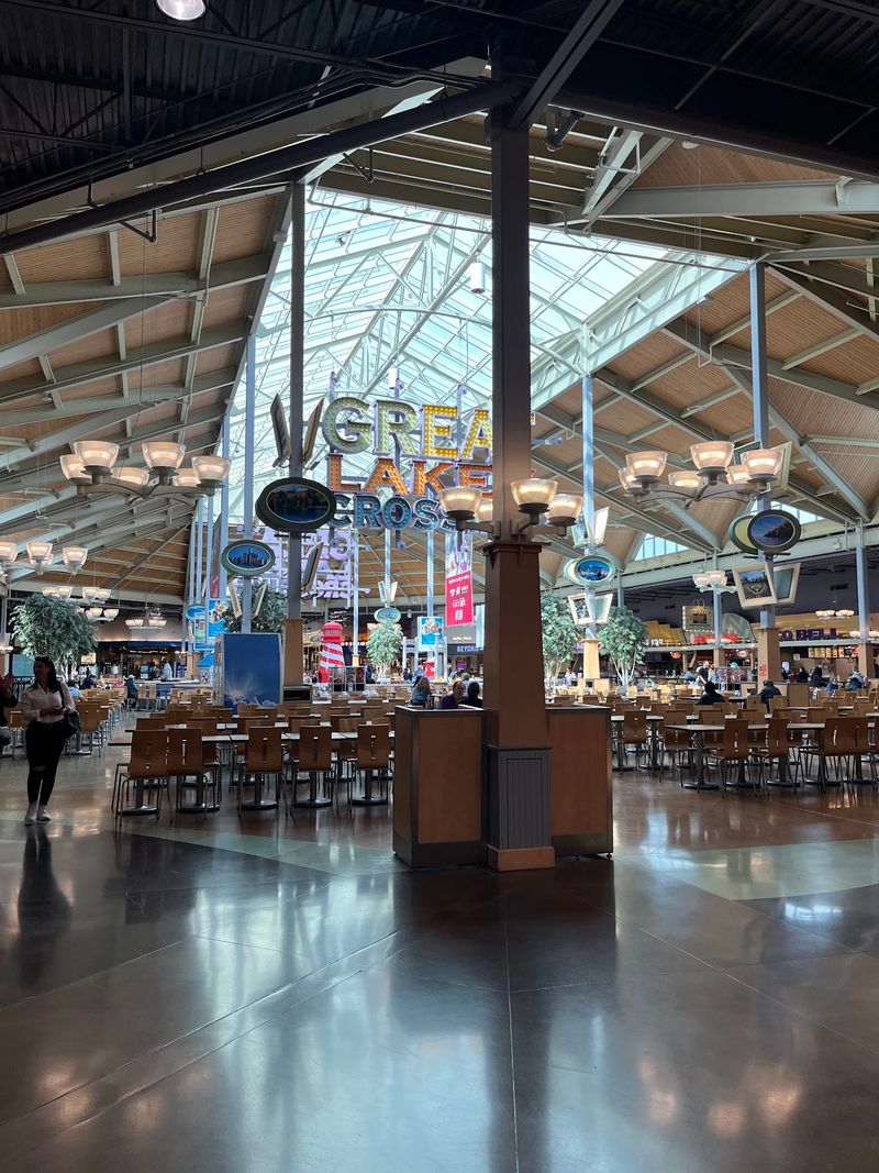 One Floor Makes A Very Big Mall Easier To Tackle