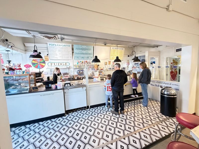 Pop's Sweet Shop In Spring Hill