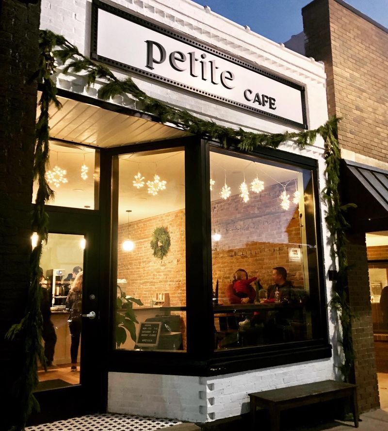Petite Cafe, Winterset