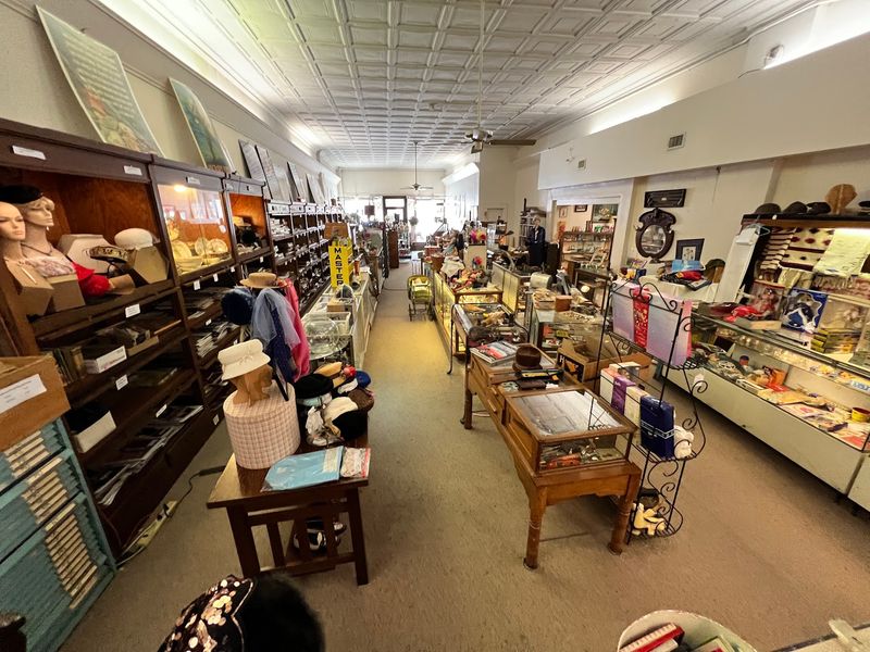 Hewitt's Antiques, Wichita, Kansas
