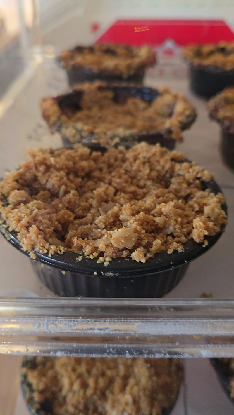 The Cinnamon-Dusted Crumble That Steals the Show