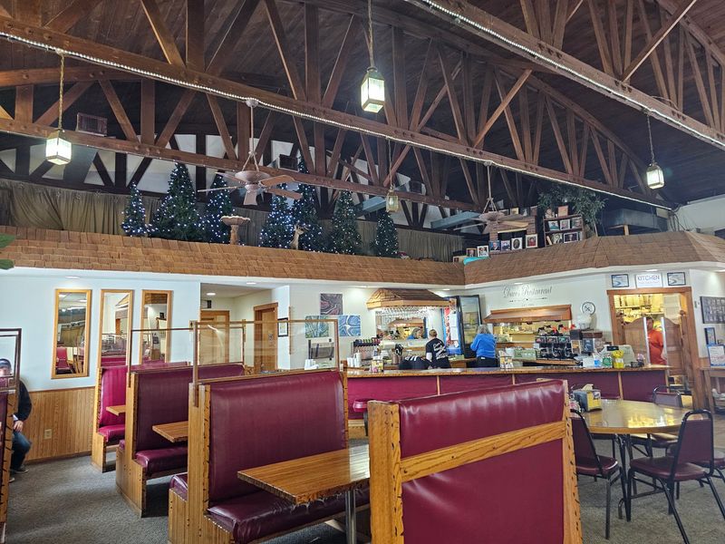 Dave's Restaurant, Charles City