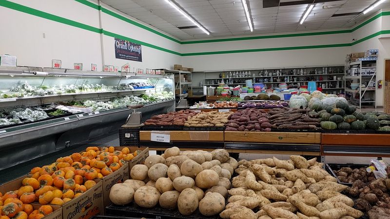 Produce Displays Bring Serious Variety