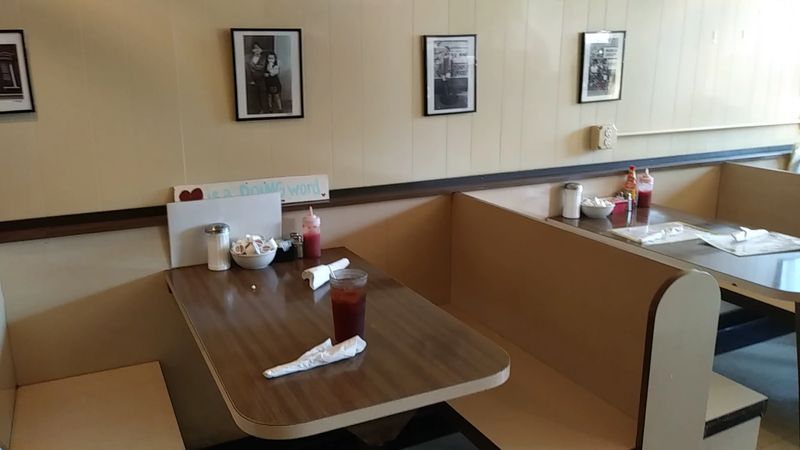 An Old-School Atmosphere With a Free Jukebox