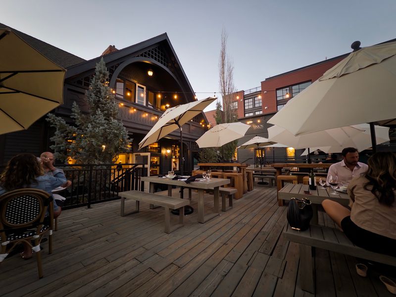 Main Street Dinner Plans Feel Easy Here