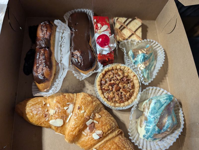 Pinhook And Kaliste Saloom Meet At The Bakery