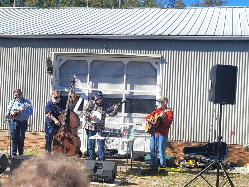 Food And Live Music Give Visitors More Reasons To Stay