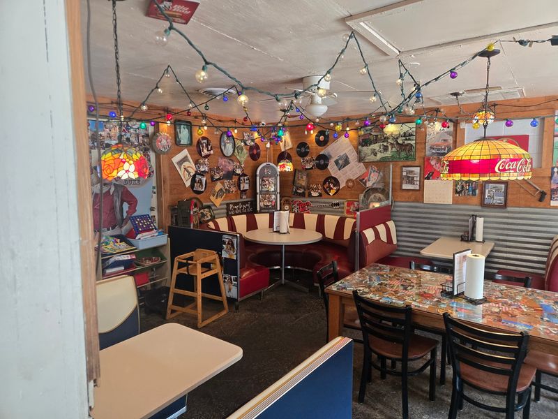 Kad-E-Korner Store & Diner