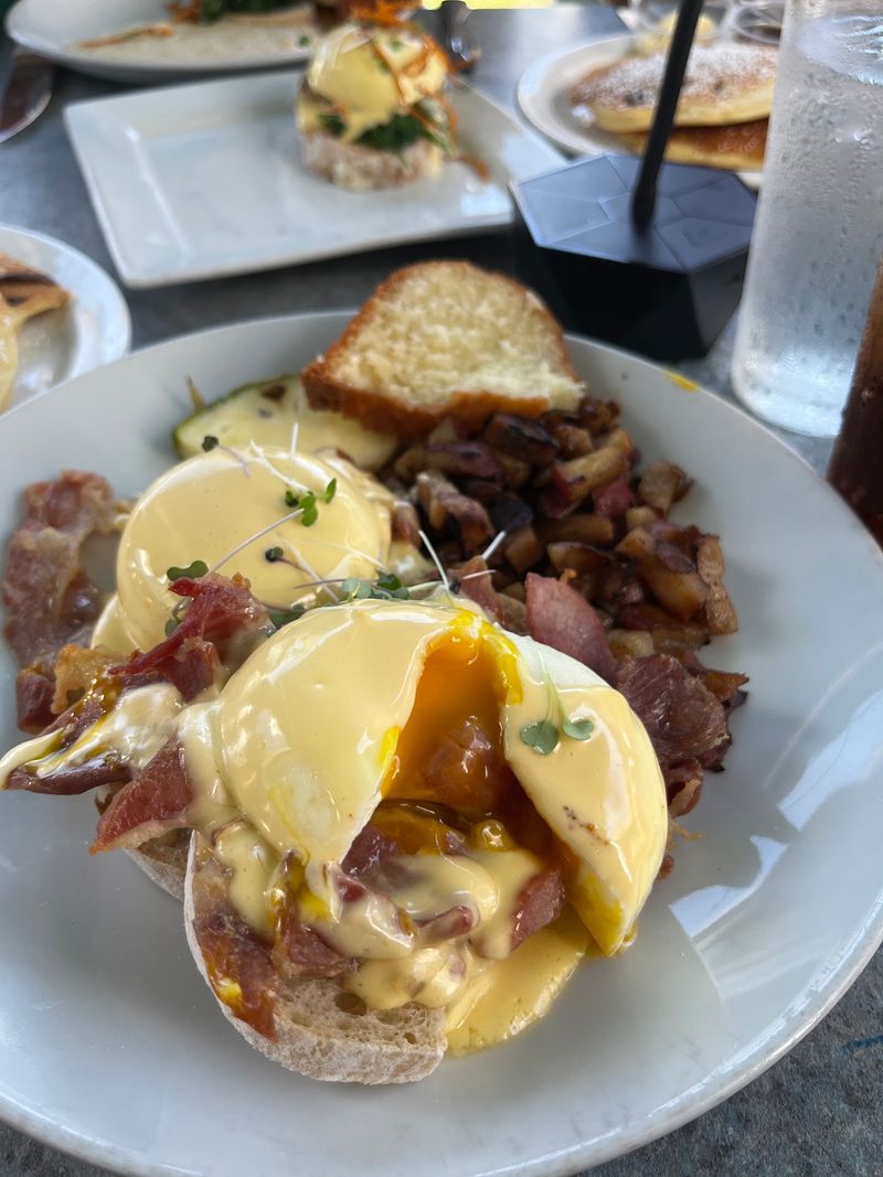 Sunday Brunch and Warm Service